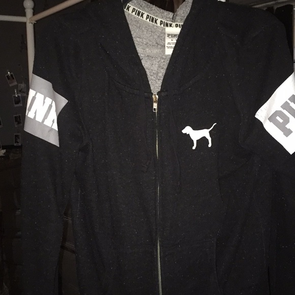 Black and white vs pink sweater - Picture 2 of 3